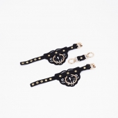 Черные кожаные наручники с клепками, кольцами и золотистой фурнитурой - Crazy Handmade - купить с доставкой в Сочи