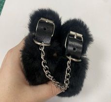 Черные наручники на цепи с меховой опушкой - Лунный свет - купить с доставкой в Сочи