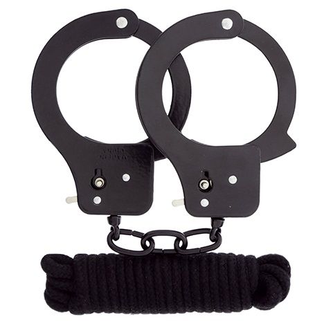 Чёрные наручники из листового металла в комплекте с веревкой BONDX METAL CUFFS LOVE ROPE SET - Dream Toys - купить с доставкой в Сочи